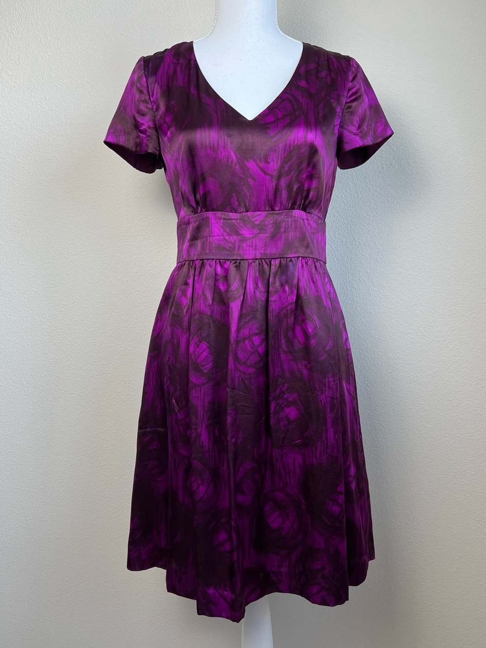 Banana Republic Silk Fit Flare Dress Sz 2 Feminine Romantic Wedding Guest Purple